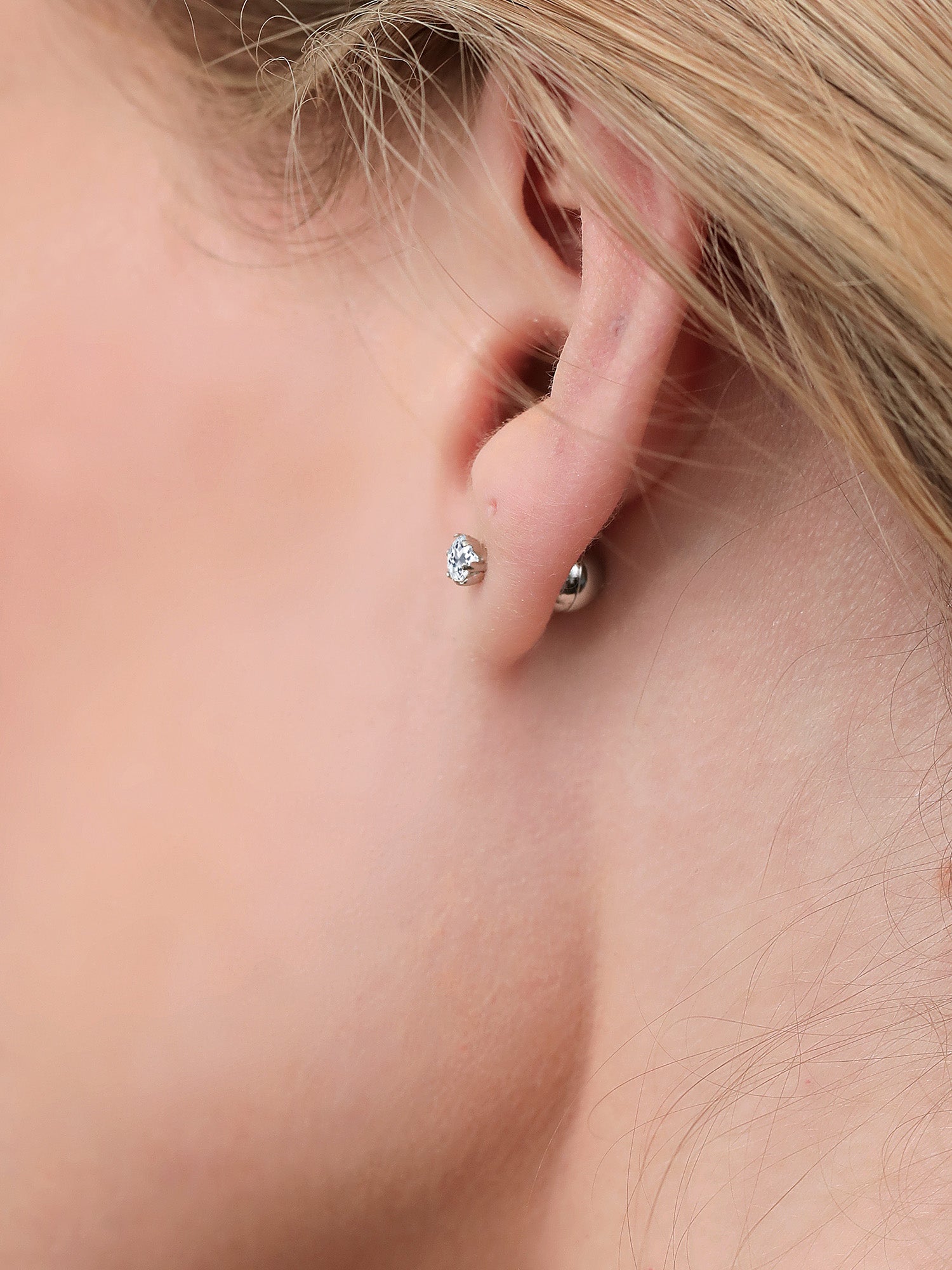 Platinum White Topaz Stud Earrings (0.66 Cttw, Round 4MM) J545574