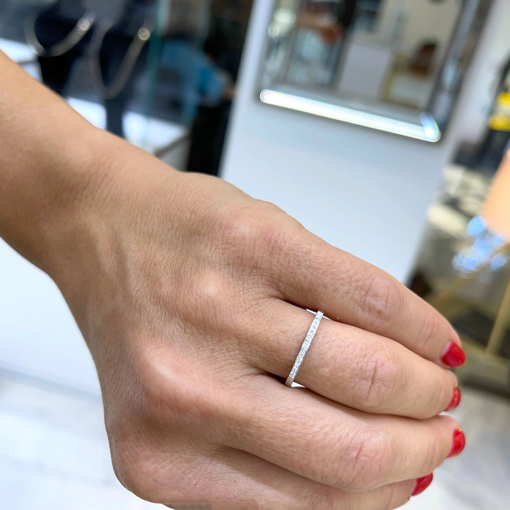 18K White Gold Diamond Wedding Band P530