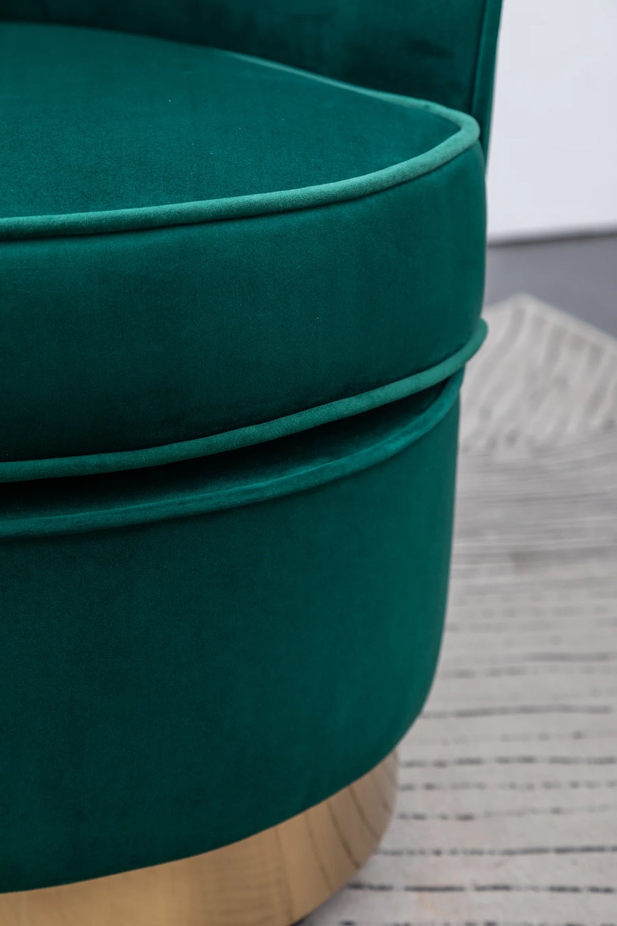 Green Velvet Swivel Chair U309