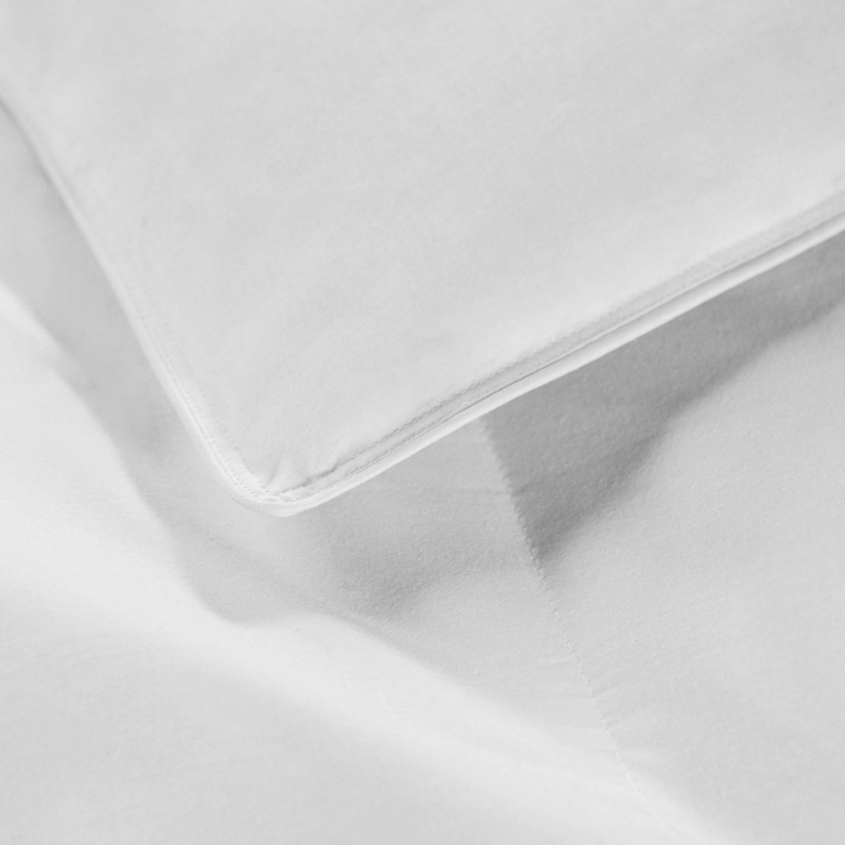 White Twin Comforter V53587
